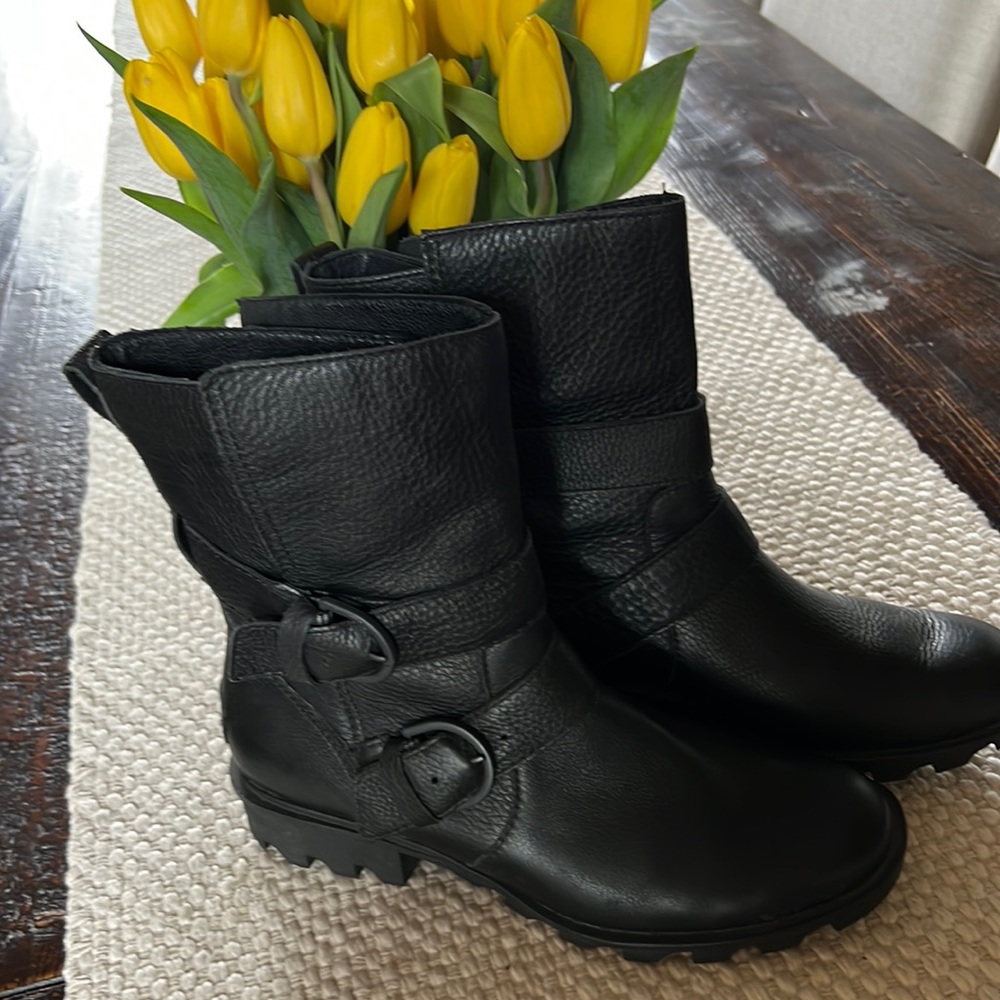 Black sorel boots